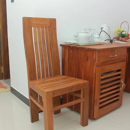 Maduranga N Guest Bed & Breakfast Mirissa Exterior photo